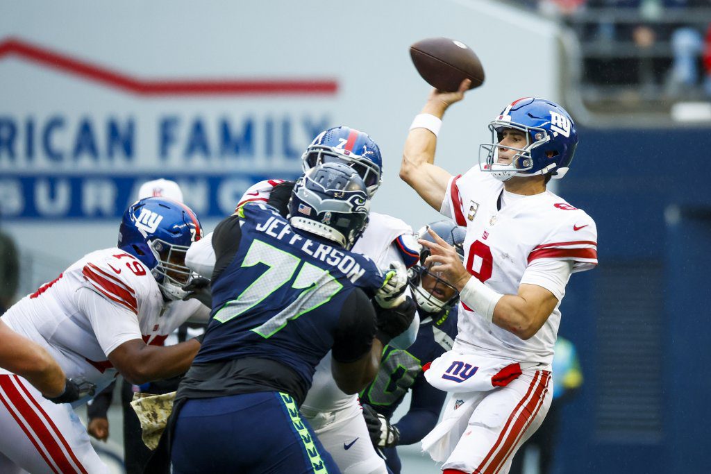 Giants vs. Seahawks odds, picks: Daniel Jones player props on 'MNF'